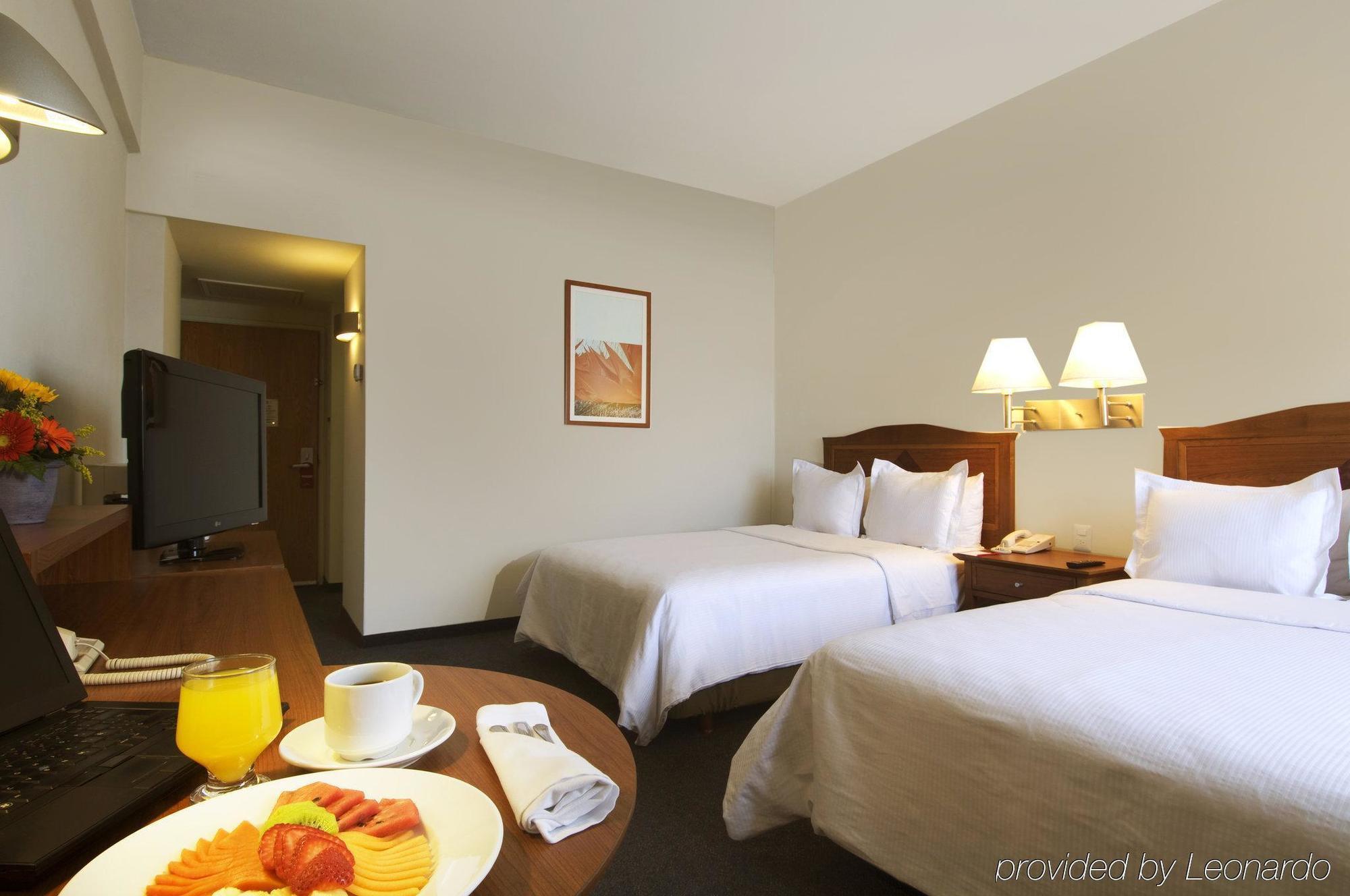 Fiesta Inn Cuautitlan Куаутітлан-Іскальї Екстер'єр фото